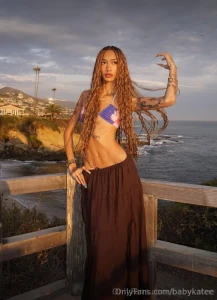 Golden hour got me feelin like a goddess should i bless your screen or