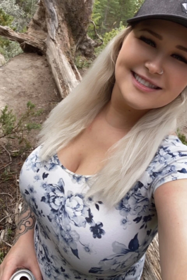 katierose-xxx - Who would go hiking with me bend me over at the top 