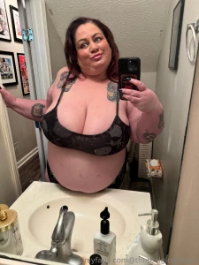 Black lace low lights now tell me what s your weakness tonight