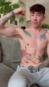 11 min - home after the gym and no one is home wish there was some