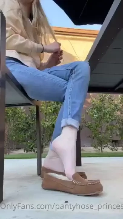 I love doing this when people walk by it s fun to see their reactions 