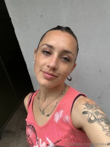 Tell me i m sexy and i ll warm you up really fast until you cum