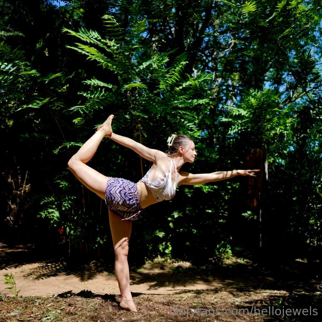 Free outdoor yoga livestream here at 1 15pm mst today 