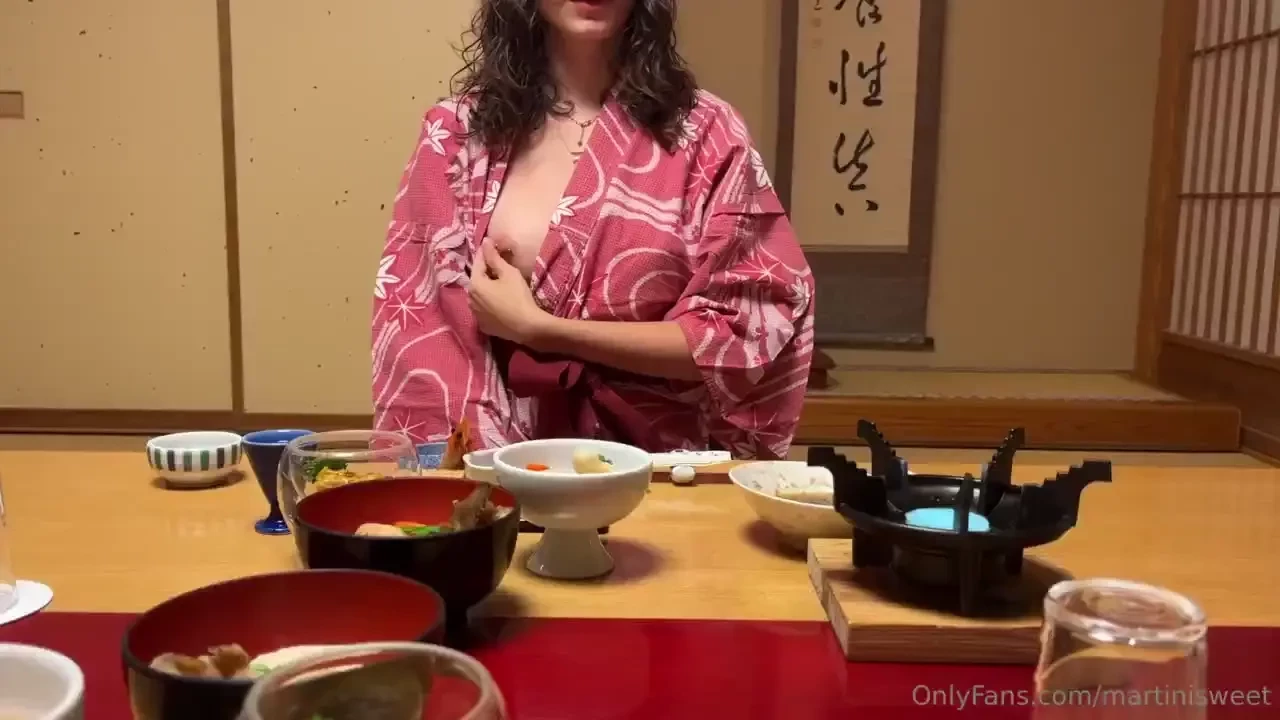 Are you coming to dinner with me 