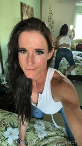 Happy saturday look at that booty in the mirror