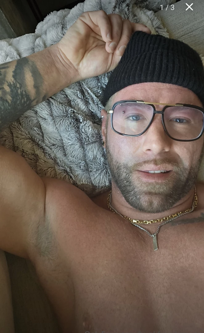 Ad hunkfromheaven im a really fun guy who is easy to talk to and is 