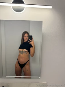 Somewhere fans of underboobs