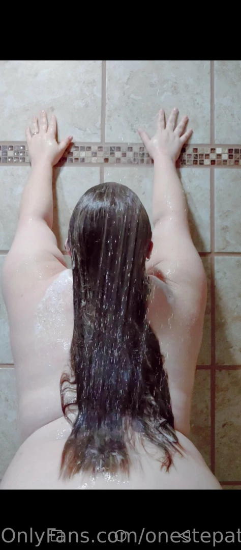 By looking at this picture which do you want to be holding while u 