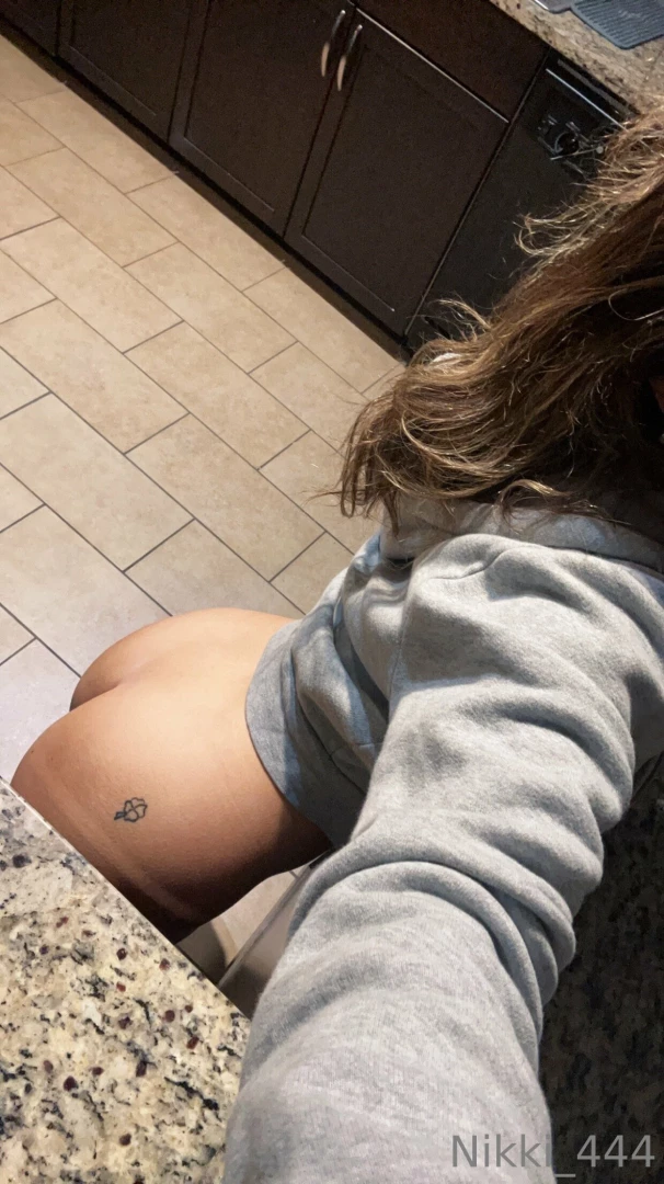 Get you a girl who cooks with no pants on 