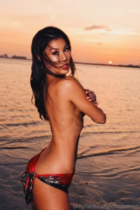 Sunset view or this ass pick one