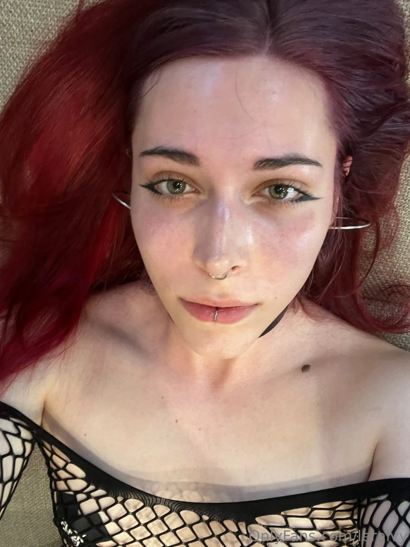 Wanna play a dirty quiz answer this where would you kiss me first neck 