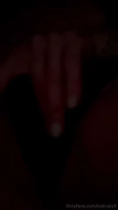 Hoy me levante muy caliente te gustaria ver como me toco mandame un dm part 1 