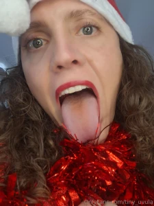 Mrs clause found a naughty elf don t tell santa clause send your part 1