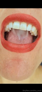 What am i eating what does it sound like what does it look like on my