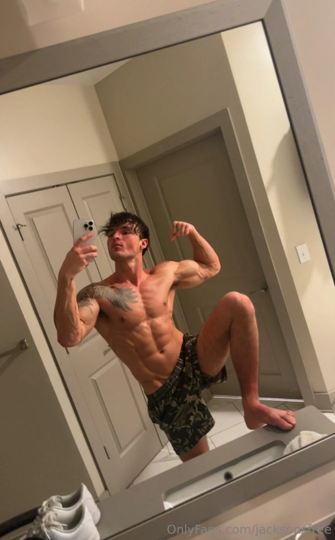 I found a old video of me and my old friend payton kissing as a joke i 