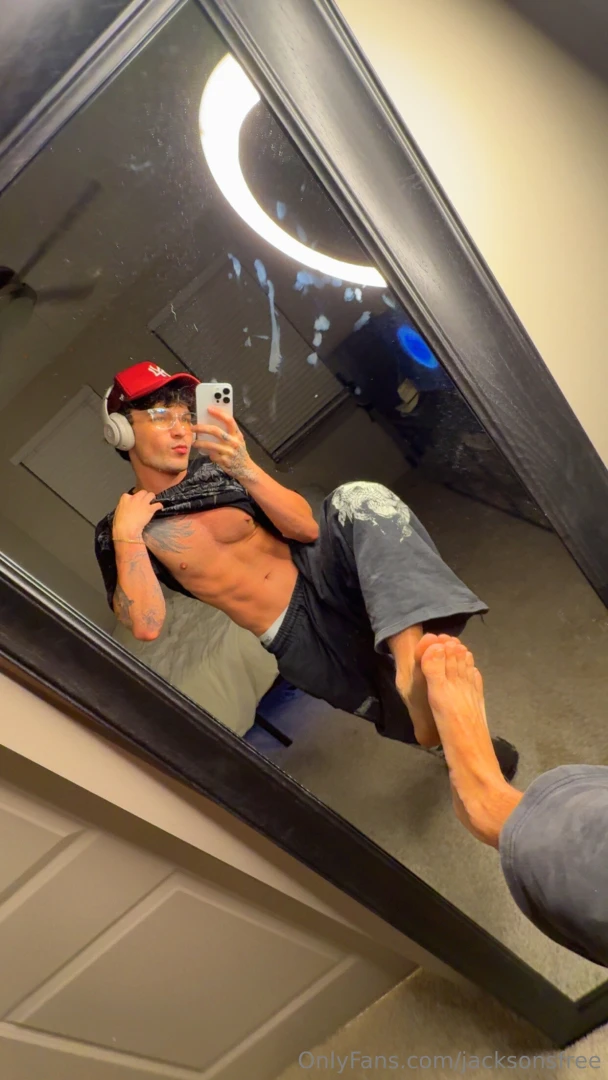 I m horny someone come jerk with me in messages on jacksonfelt 