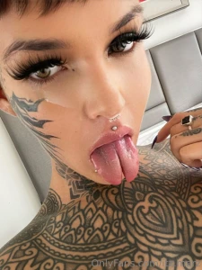 Ryanjamessydney s cum looks really good on my face don t you think