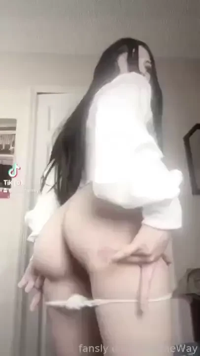 Hi i m back back with a cosplay a little spin on the iconic creepy part 22 