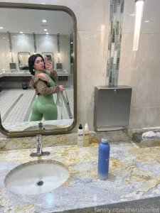 Swipe for coochie which do you prefer foryou pussy hairypussy gym fit part 2