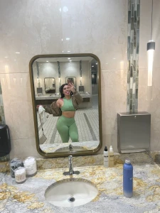 Swipe for coochie which do you prefer foryou pussy hairypussy gym fit part 1