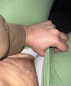 Swipe for coochie which do you prefer foryou pussy hairypussy gym fit