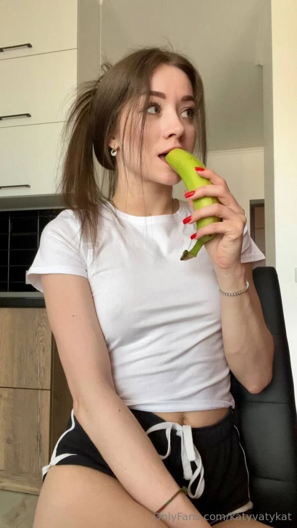 I want a hard banana too badly 