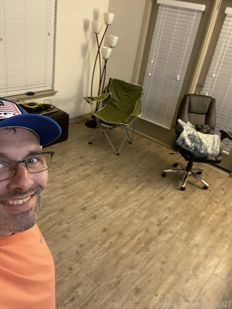 Moving really sucks but exciting at the same time just gotta move on 