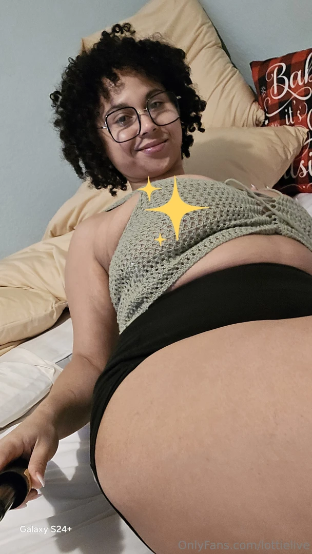 I ll be live tonight on lottieslive my vip page doing a christmas 