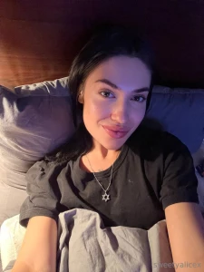 I m lying in bed thinking of something to do except i forgot to tell
