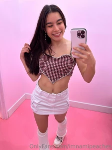 Omg look how cute this top is it s definitely giving me jennie from