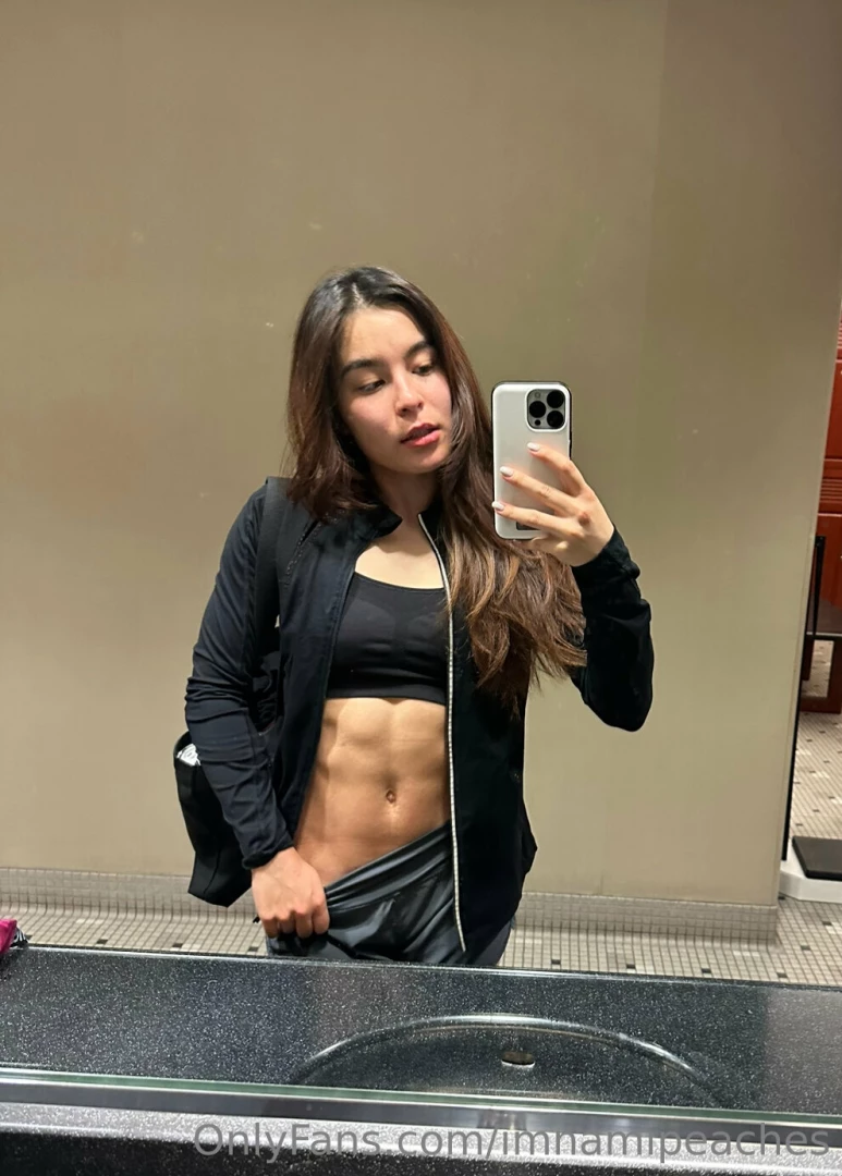 Anyone want to lick my abs 