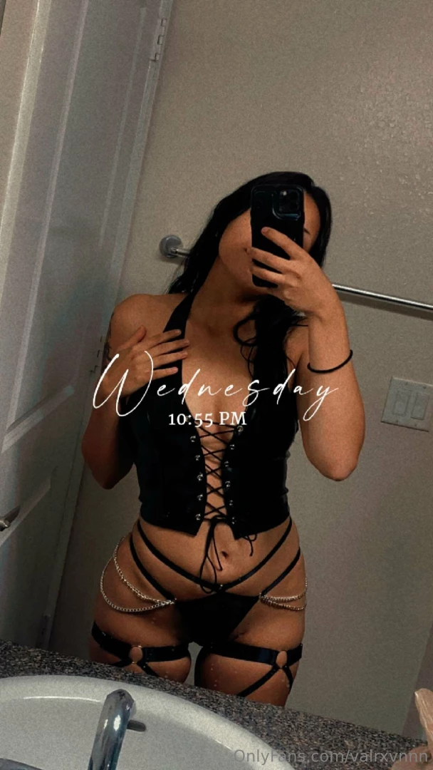 Just popping in to show you my outfit for a photoshoot coming up i m 