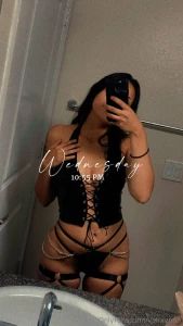 Just popping in to show you my outfit for a photoshoot coming up i m