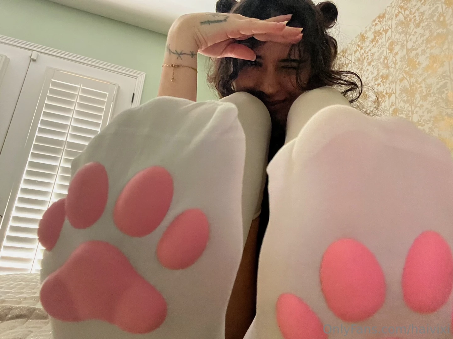 Do you like my pretty paws gt lt 