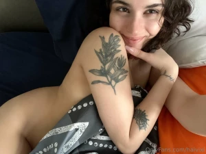 Slide me a dm if you wanna see me naked