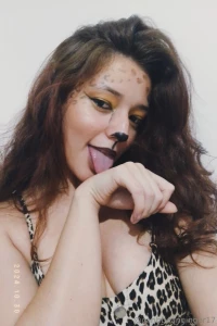 Instead of licking my paws i could be licking your dick instead of