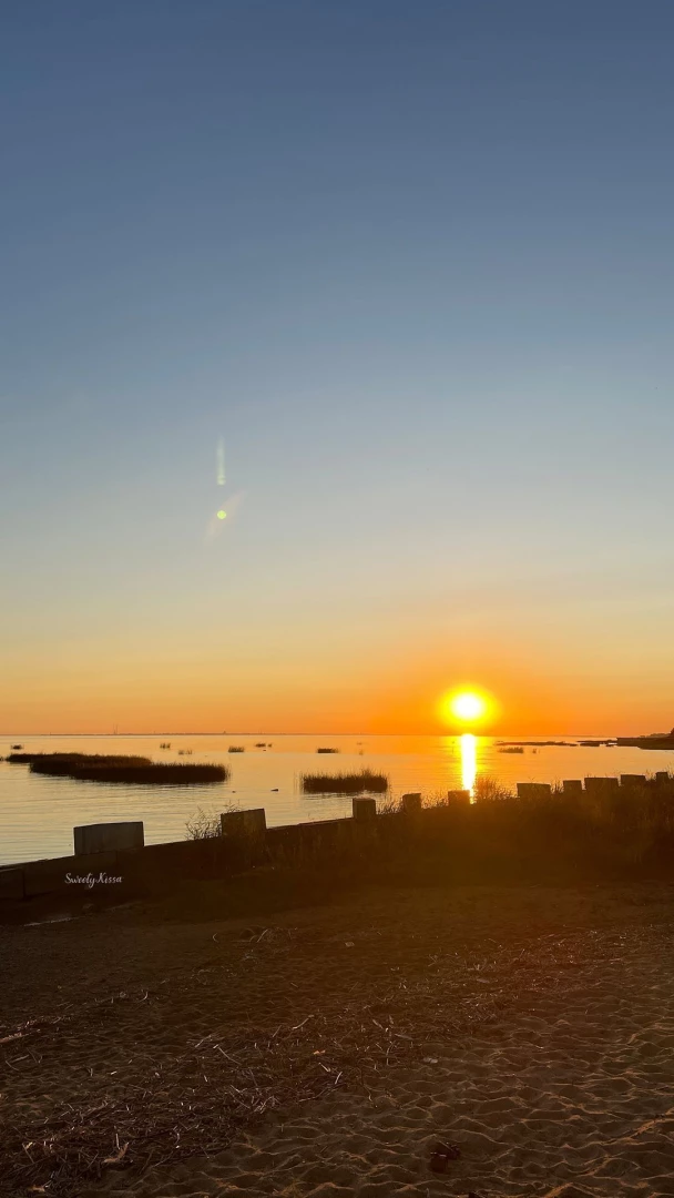 Enjoying the sweet moments of fall hope you re somewhere cozy too 