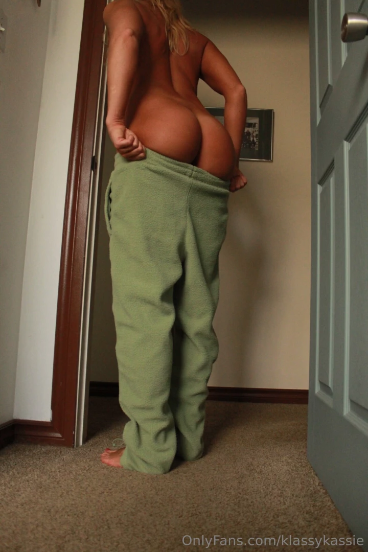 Thought i d give you a sneak peak while i got changed 