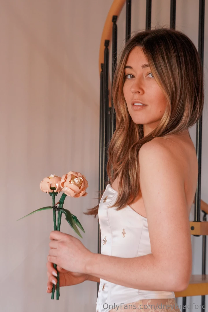 She doesn t want flowers she wants lego roses i ll be going live part 5 