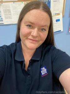 Always working tip me if i look pretty in this hehe