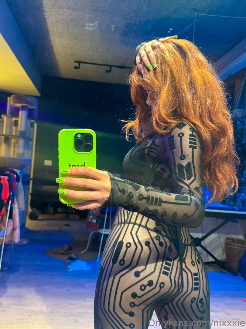 Wanna see how i look while bending over 