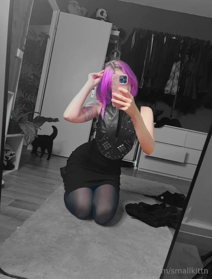 It s time for a mirror selfie again 