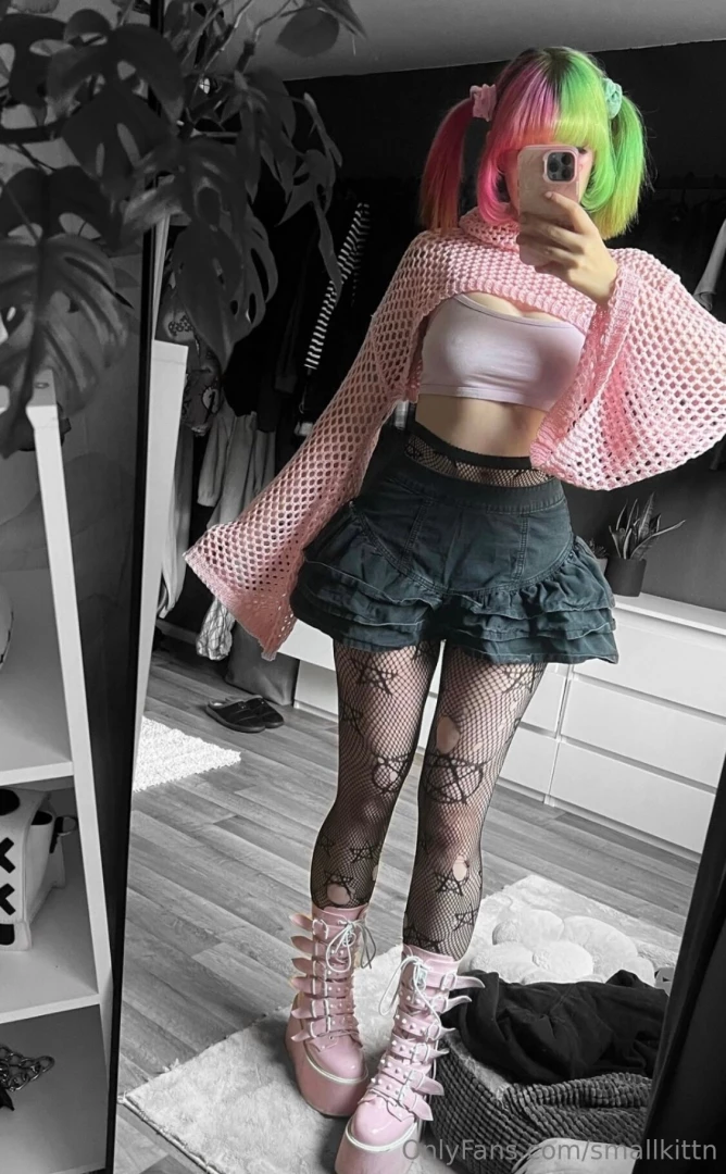 A mirror selfie for today 