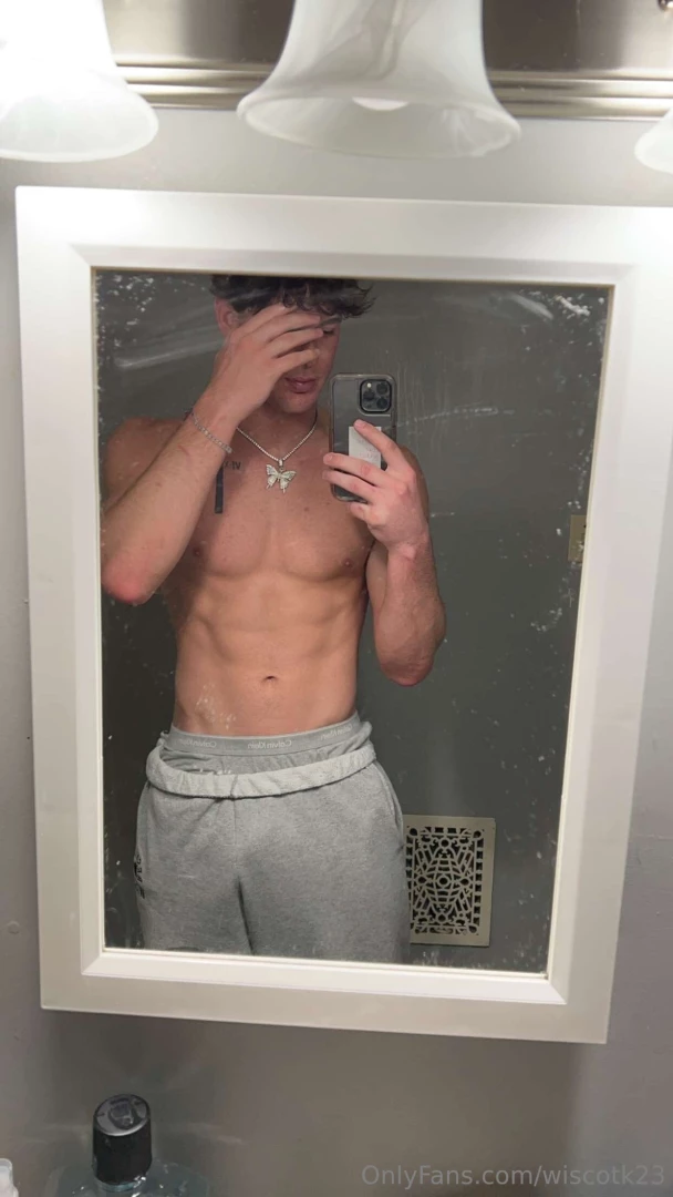 Who doesn t love grey sweats 