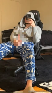 Daddy s back this time frrrrr here s 50 off a jerkoff vid since i