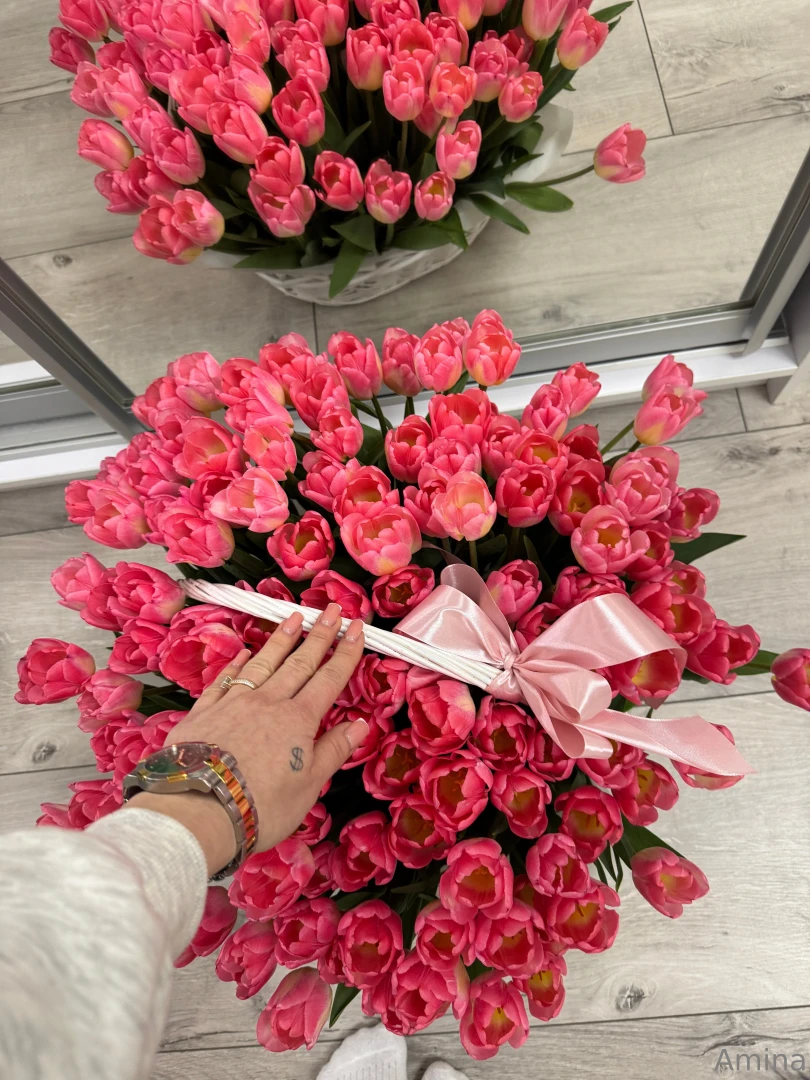 Flowers are a reminder that beauty is in simplicity and moments are 