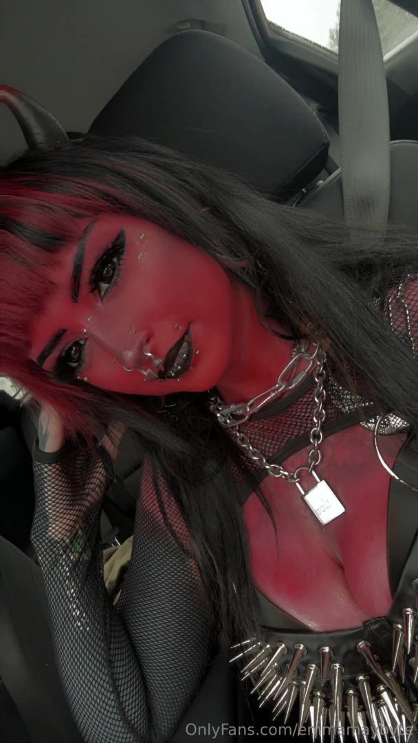 If you would like to see me cosplay as a demon and fuck myself for u 