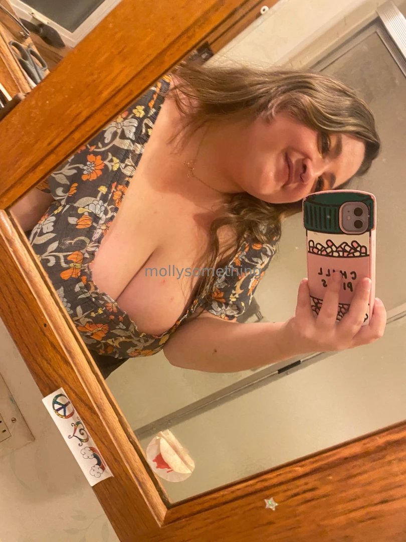 Gooning to my selfies again 