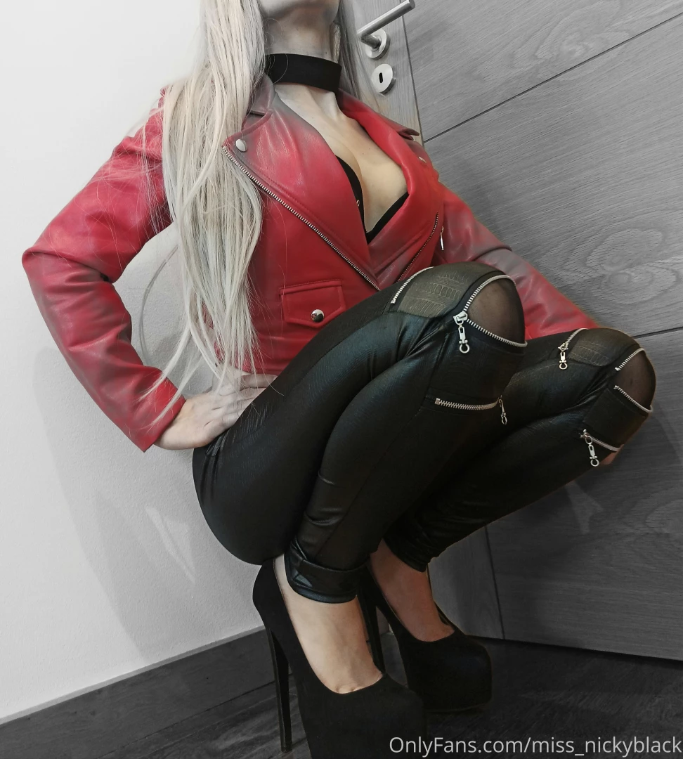 I want to dress like this again and go party can t way for this 