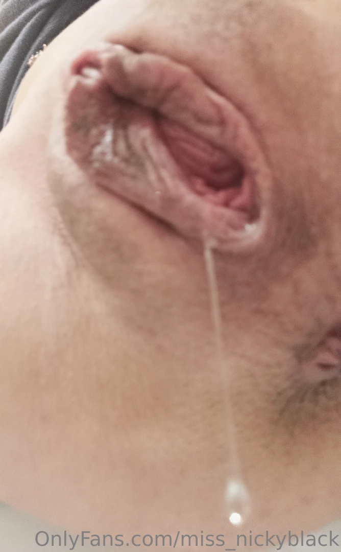 I m soo horny i m dripping 